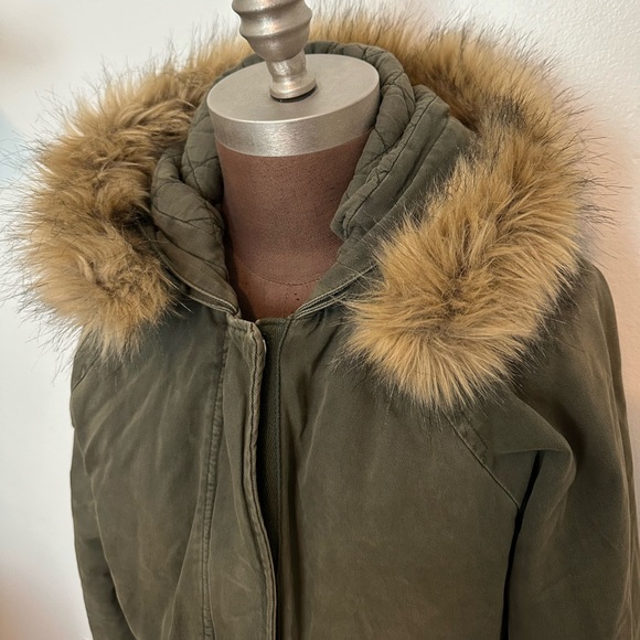 Levi’s Hooded Faux Fur Trim Jacket - Picture 2 of 8